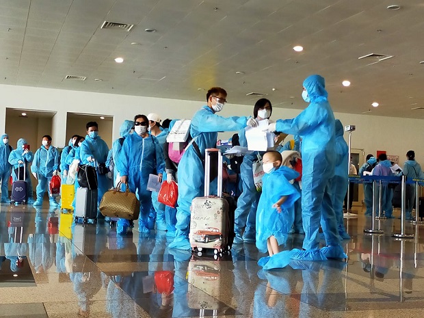 Quy trình nhập cảnh chuyến bay đưa người Việt từ Hongkong về nước