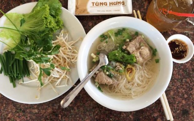 kinh nghiem du lich sai gon - hu tieu my suon tung hung